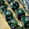 Set de dés - Elder Dice : Lovecraft ElderSign Dice - Aegis White on Eldritch Green (9)