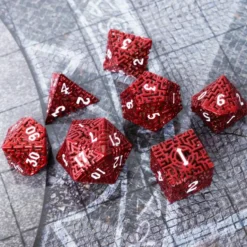 Set de Dés Métalliques Ajourés – Modèle "Labyrinthe" rouge et blanc