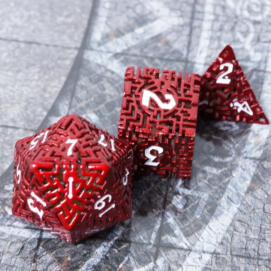 Set de Dés Métalliques Ajourés – Modèle "Labyrinthe" rouge et blanc
